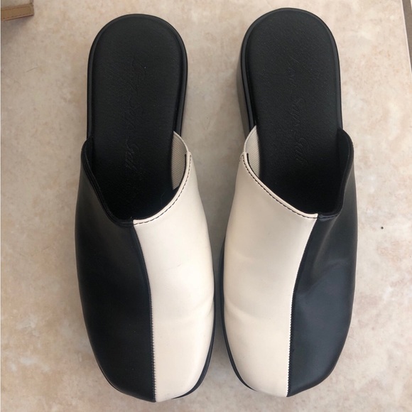 Lisa Says Gah Dakota Clog - Picture 2 of 5